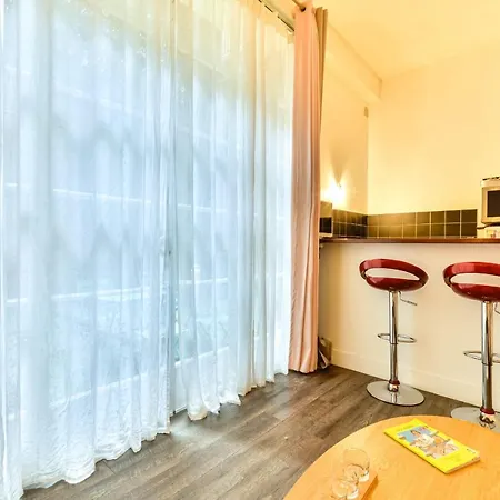 Studio On Inner Courtyard Near Tour Effeil * Paris