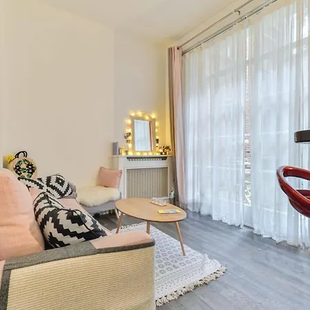 Studio On Inner Courtyard Near Tour Effeil * Paris
